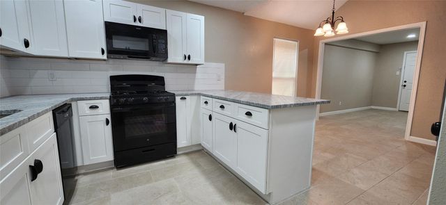 128 Lasso Street, Angleton, TX 77515