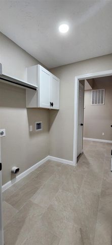 128 Lasso Street, Angleton, TX 77515