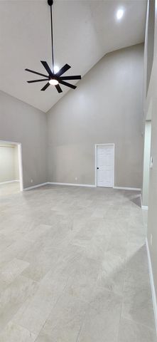 128 Lasso Street, Angleton, TX 77515