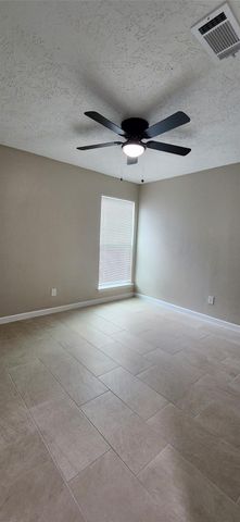 128 Lasso Street, Angleton, TX 77515