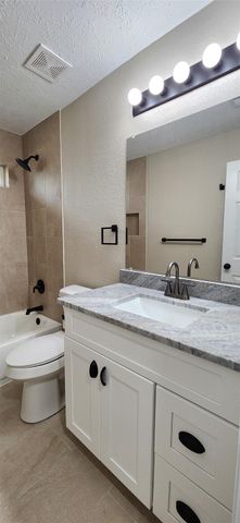 128 Lasso Street, Angleton, TX 77515