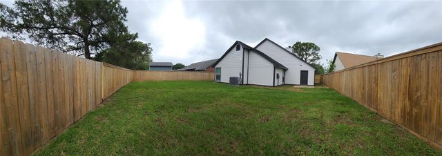 128 Lasso Street, Angleton, TX 77515