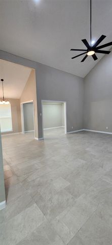 128 Lasso Street, Angleton, TX 77515