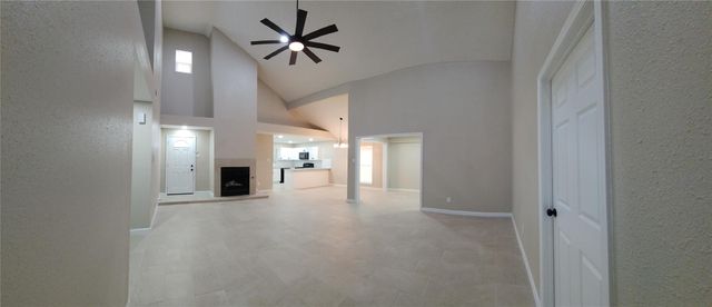 128 Lasso Street, Angleton, TX 77515