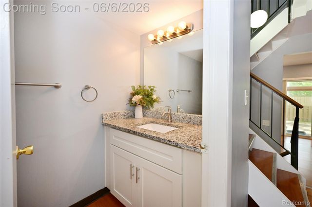 5177 Buckingham, Troy, MI 48098