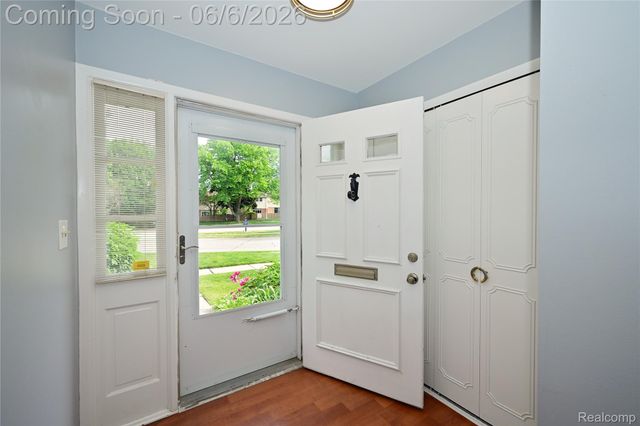 5177 Buckingham, Troy, MI 48098