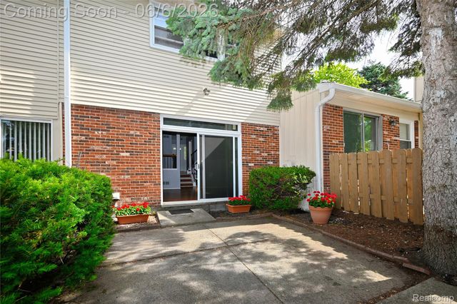 5177 Buckingham, Troy, MI 48098