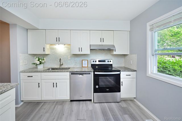 5177 Buckingham, Troy, MI 48098