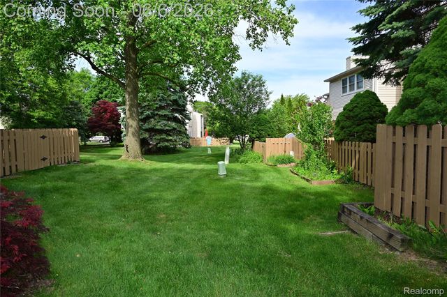 5177 Buckingham, Troy, MI 48098