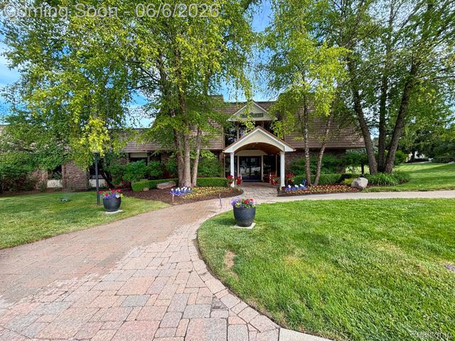 5177 Buckingham, Troy, MI 48098