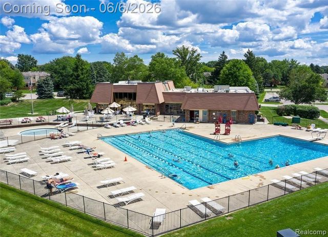 5177 Buckingham, Troy, MI 48098