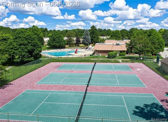 5177 Buckingham, Troy, MI 48098