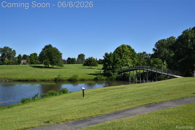 5177 Buckingham, Troy, MI 48098