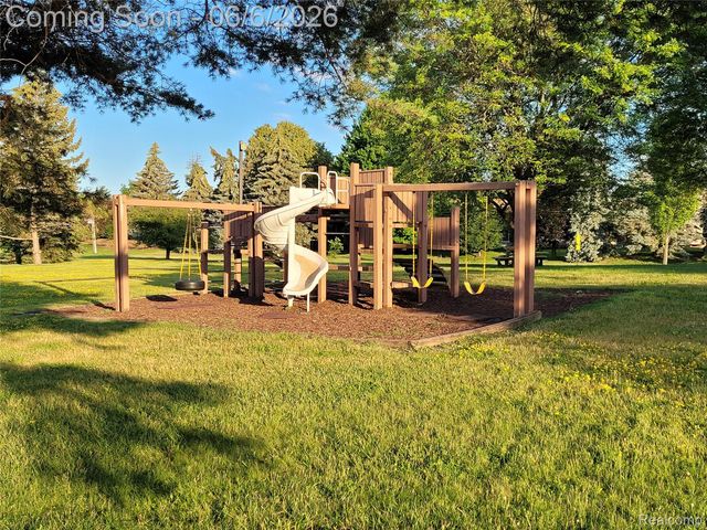 5177 Buckingham, Troy, MI 48098