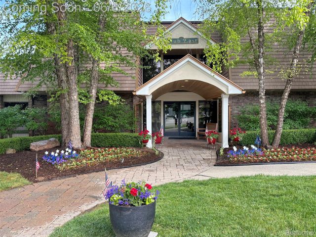 5177 Buckingham, Troy, MI 48098