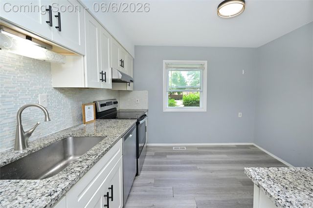 5177 Buckingham, Troy, MI 48098