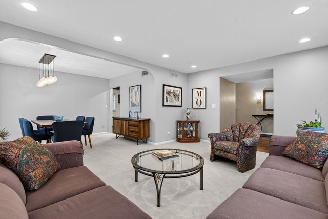 1335 Blair Lane, Hoffman Estates, IL 60169