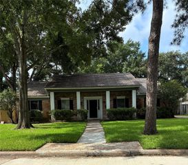 10915 Ella Lee Lane, Houston, TX 77042