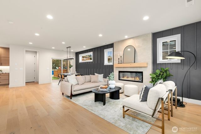 3032 NE Blakeley Street, Seattle, WA 98105