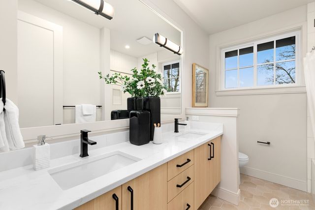 3032 NE Blakeley Street, Seattle, WA 98105