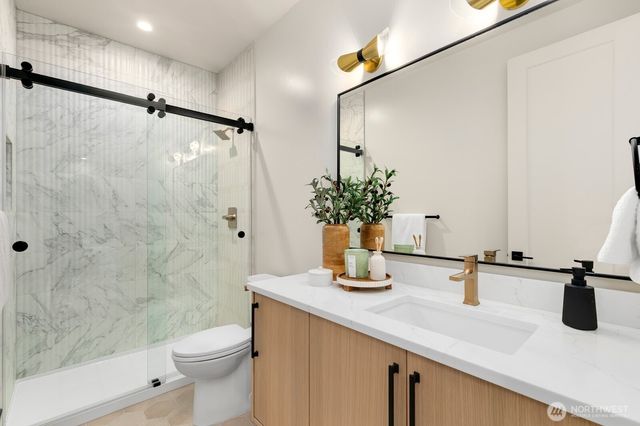 3032 NE Blakeley Street, Seattle, WA 98105