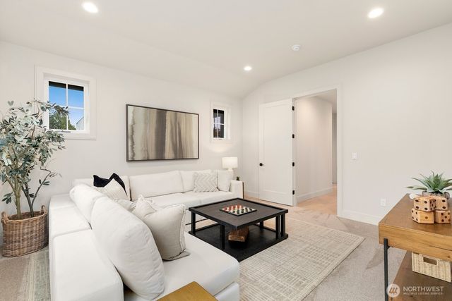 3032 NE Blakeley Street, Seattle, WA 98105