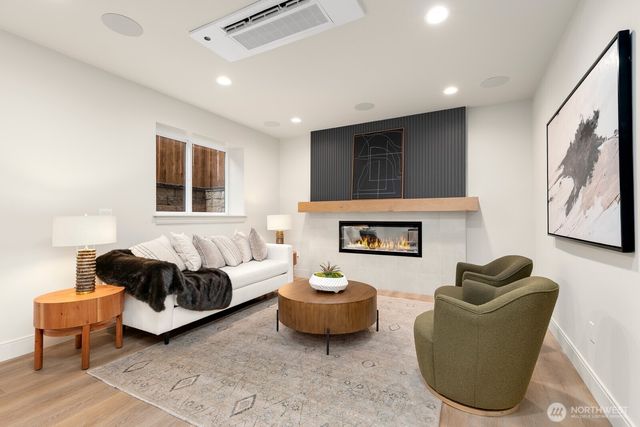 3032 NE Blakeley Street, Seattle, WA 98105