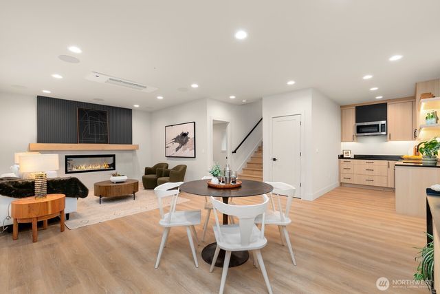 3032 NE Blakeley Street, Seattle, WA 98105