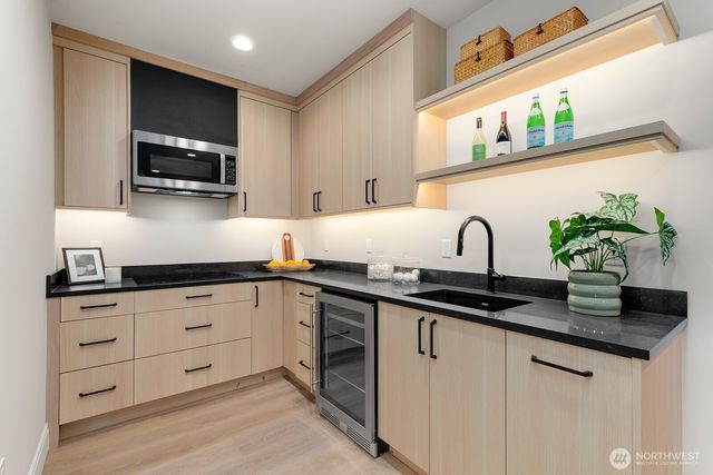 3032 NE Blakeley Street, Seattle, WA 98105