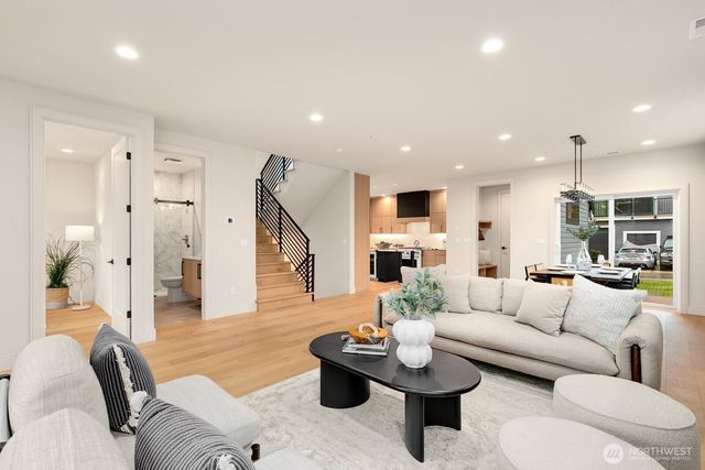 3032 NE Blakeley Street, Seattle, WA 98105