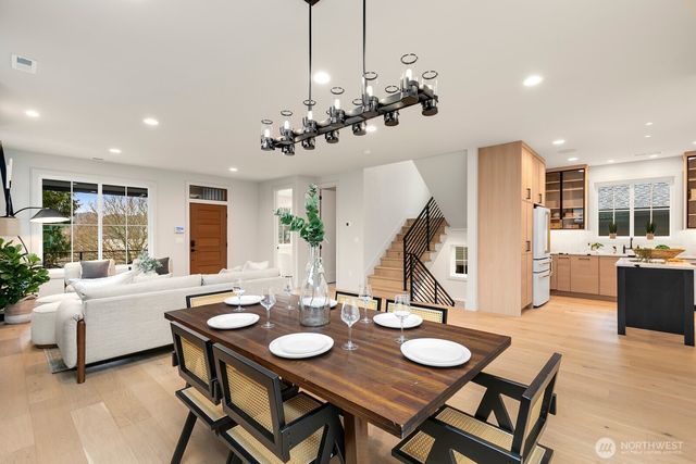 3032 NE Blakeley Street, Seattle, WA 98105