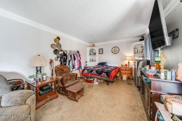 9206 Lakeridge Dr, Louisville, KY 40272