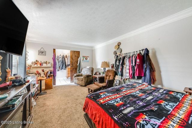 9206 Lakeridge Dr, Louisville, KY 40272