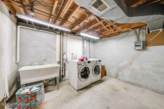 9206 Lakeridge Dr, Louisville, KY 40272