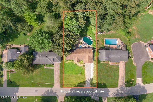 9206 Lakeridge Dr, Louisville, KY 40272