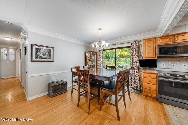 9206 Lakeridge Dr, Louisville, KY 40272