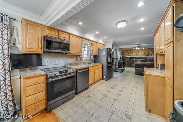 9206 Lakeridge Dr, Louisville, KY 40272