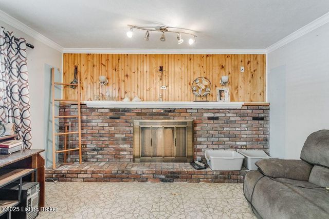 9206 Lakeridge Dr, Louisville, KY 40272