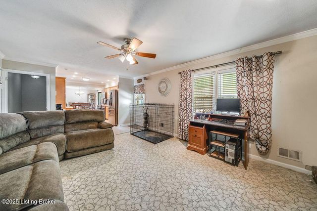 9206 Lakeridge Dr, Louisville, KY 40272