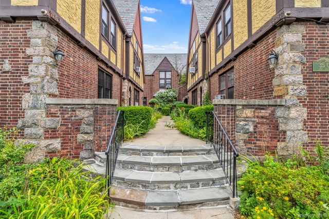 35-05 167th Street 15, Flushing, NY 11358