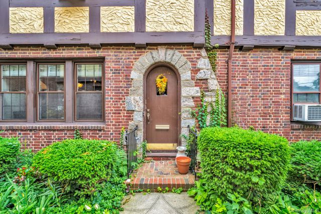 35-05 167th Street 15, Flushing, NY 11358