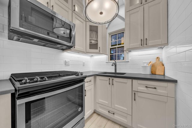 35-05 167th Street 15, Flushing, NY 11358