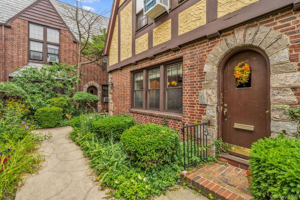 35-05 167th Street 15, Flushing, NY 11358