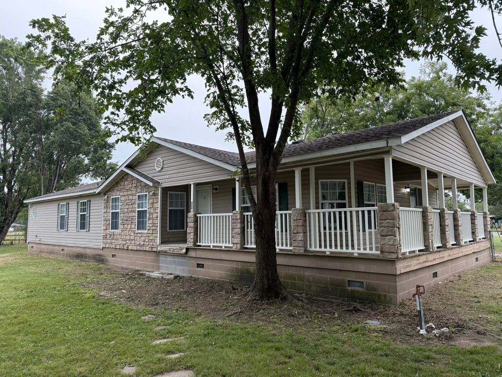 400 D St NW, Miami, OK 74354