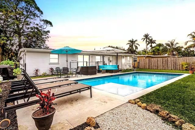 1303 Delmar LN, Naples, FL 34104