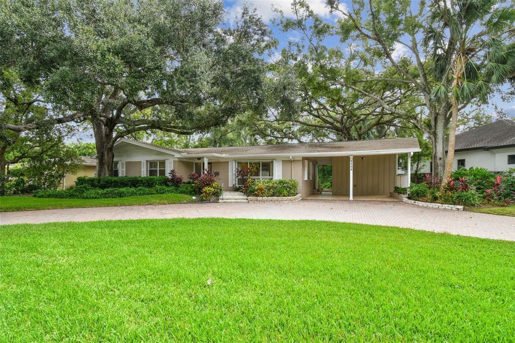 Image 3 of property listing at 4508 HENDERSON BOULEVARD, Tampa, FL 33629
