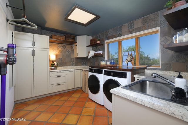 5525 N Oracle Road, Tucson, AZ 85704