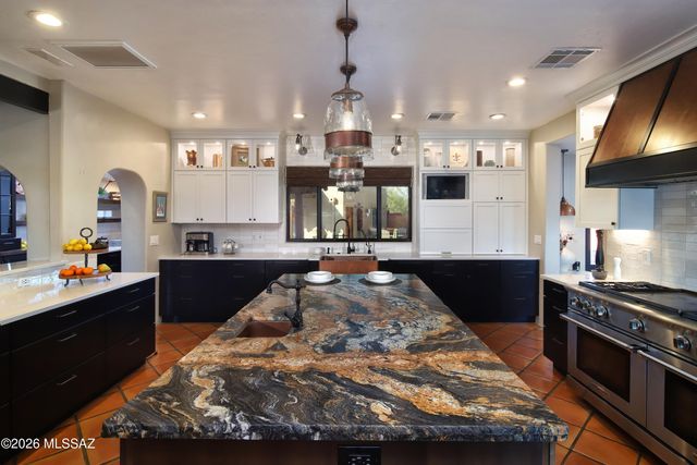 5525 N Oracle Road, Tucson, AZ 85704