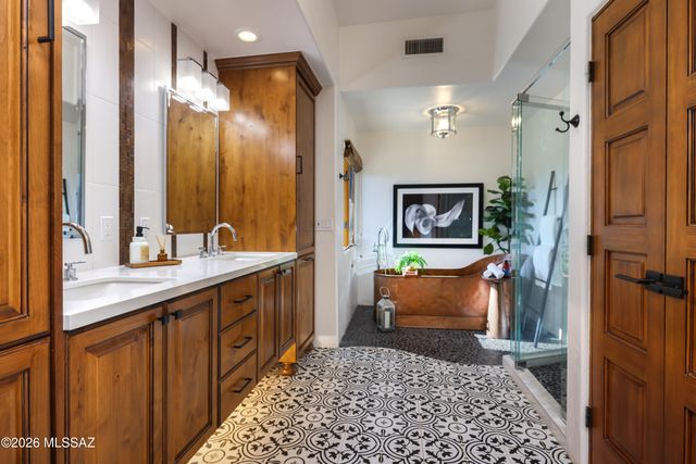 5525 N Oracle Road, Tucson, AZ 85704