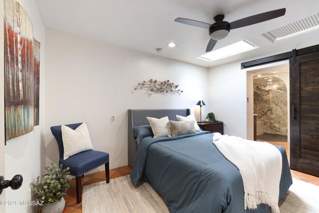 5525 N Oracle Road, Tucson, AZ 85704